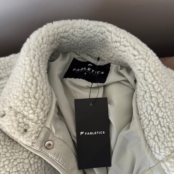 Brand New Fabletics Tahoe Teddy Jacket. Too big for my daughter so reposh'ing. - Picture 4 of 6